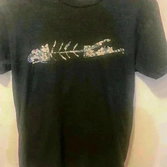 Men’s Carleton Long Fish Tee Shirt Size Small - Picture 1 of 4